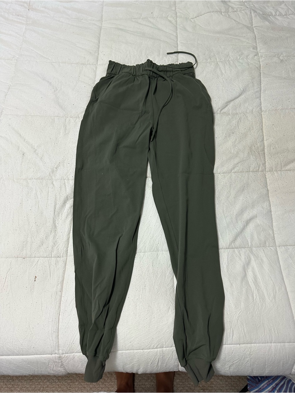 Lulu women’s Olive Green Drawstring Jogger Pants